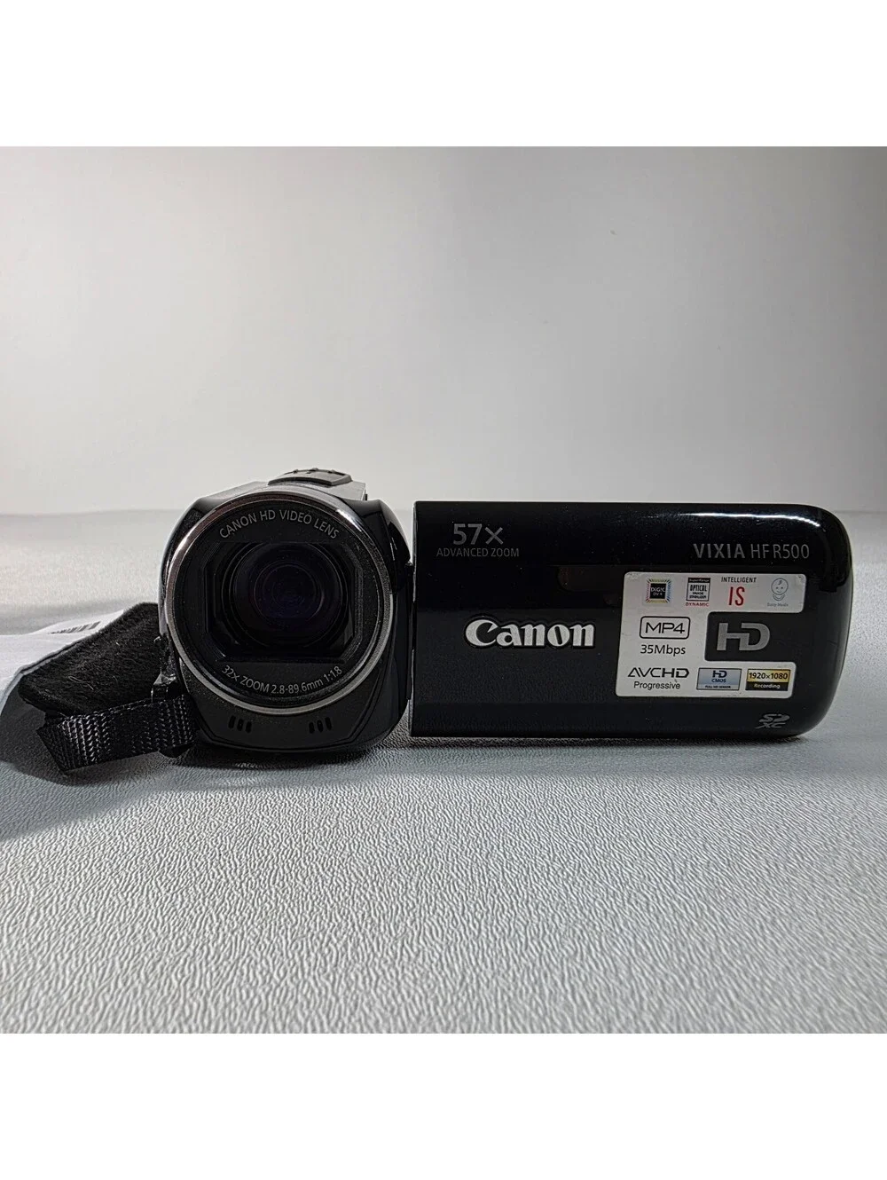 Canon Vixia HF R500 Video Camera Camcorder 32x Optical 57x IS Zoom BUNDLE